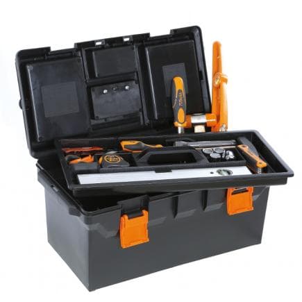 BETA 021151245 - Boîte à outils longue en matière plastique avec plateau, bacs de rangement et assortiment de 74 outils à usage universel