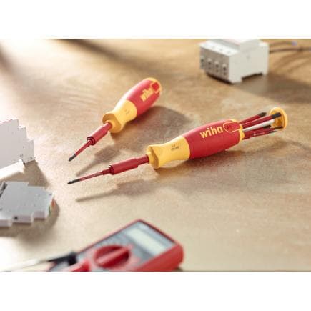 WIHA 41234 - Tournevis électrique avec magasin d'embouts isolés LiftUp 1000V avec 6 slimBits Pozidriv, positif-négatif / Pozidriv et à fente